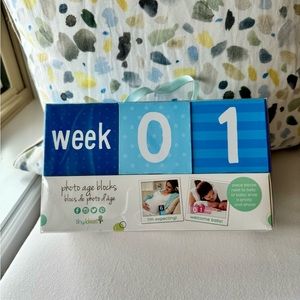 Baby's Photo Sharing Paper Age Blocks.